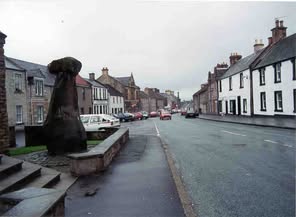 Clackmannan town center with stone monument